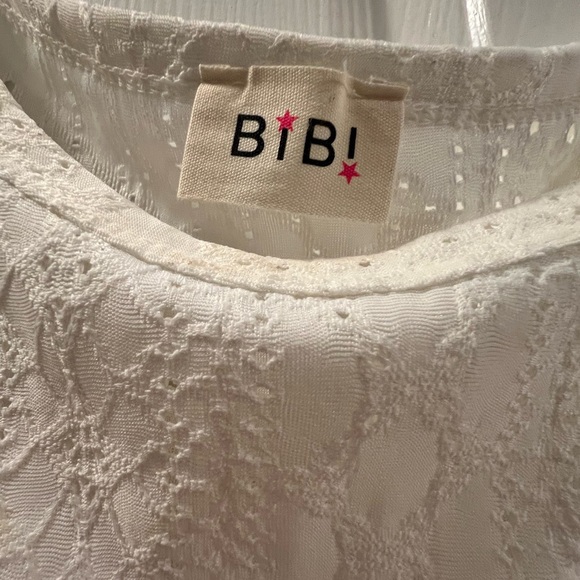 White flutter sleeve eyelet boutique top - Picture 4 of 4